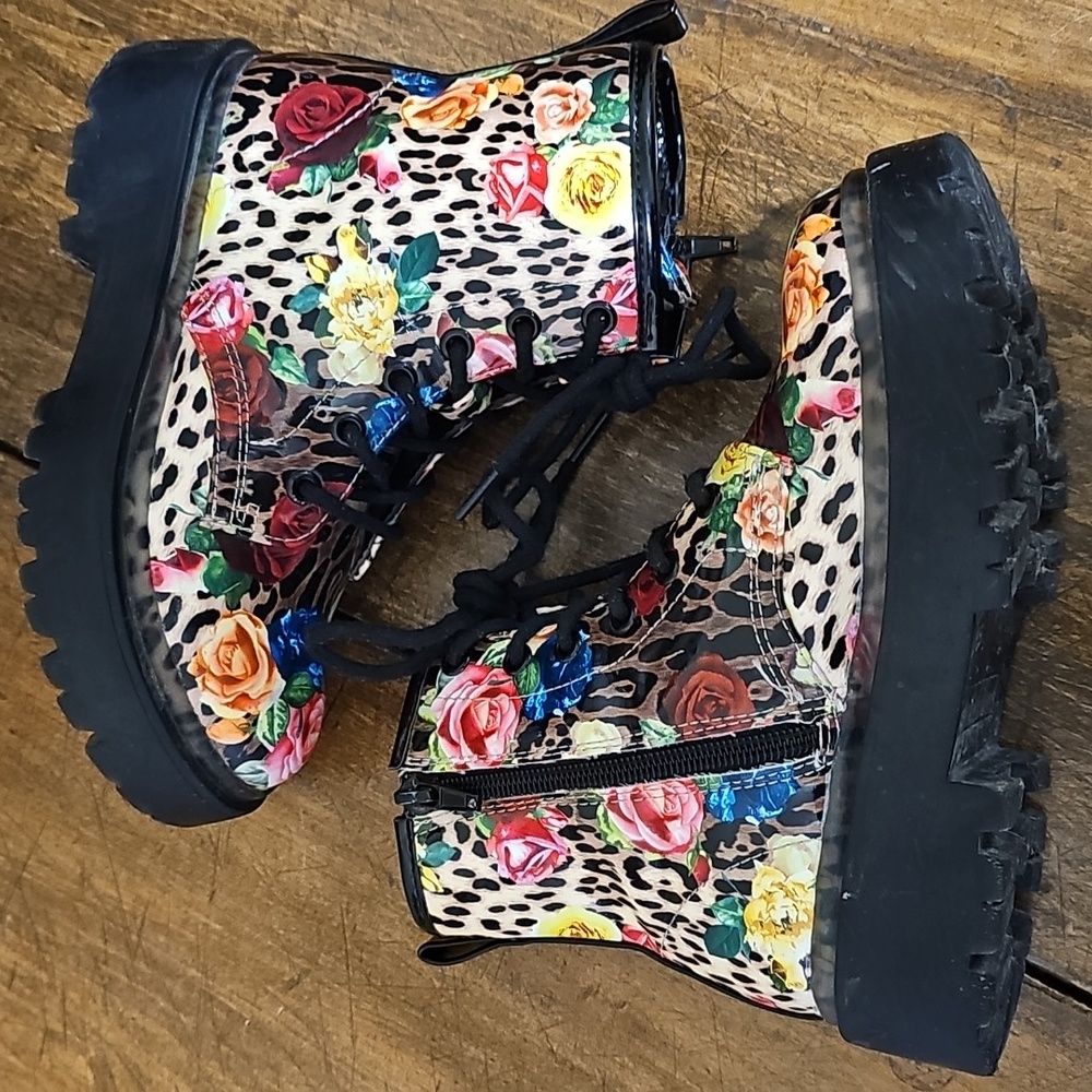 Girl's Betsey Johnson Floral Combat Boots - Picture 4 of 10